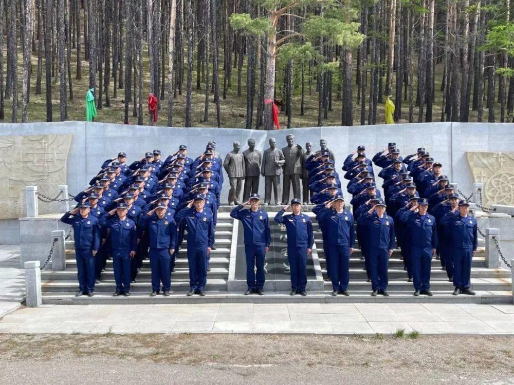 慈禧一生只写了一首诗,还被编入了小学课本,现在几乎人人都会背