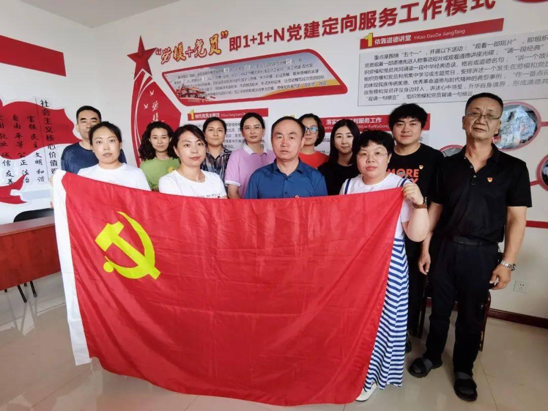 牛头梗和比特那个更厉害游戏画面